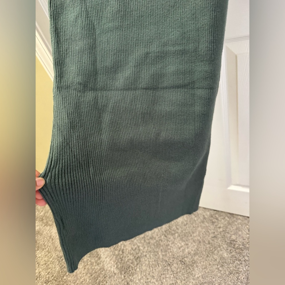 Tahari Ribbed Knit Puff Sleeve Scoop Neck Midi Dress M - Picture 6 of 7